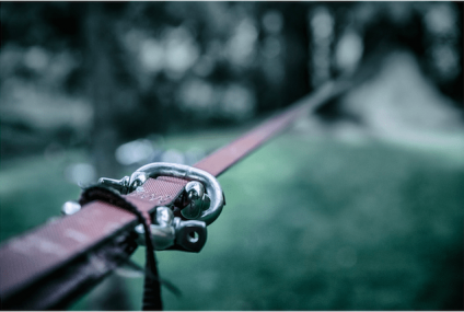 Le slackline, une discipline en vogue chez les seniors
