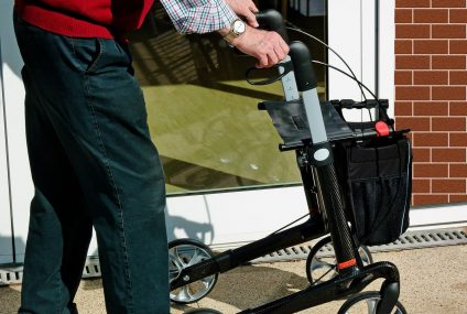 Utiliser un déambulateur pour rester mobile à tout moment Utiliser un déambulateur pour rester mobile à tout moment