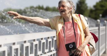 Voyager en toute sérénité quand on est senior : conseils pratiques Voyager en toute sérénité quand on est senior : conseils pratiques