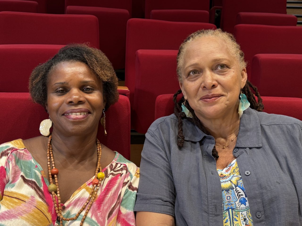 photo-montrant-Les-professeurs-à-gauche-Dina-Sainte-Rose-et-à-droite-Monique-Myrtil-la-formatrice