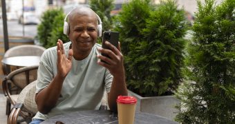 Seniors et réseaux sociaux, une belle histoire qui commence