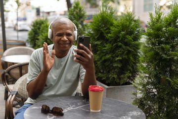 Seniors et réseaux sociaux, une belle histoire qui commence