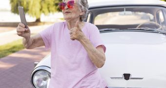 L’impact des nouvelles technologies sur la vie des seniors : Entre défis et opportunités L’impact des nouvelles technologies sur la vie des seniors : Entre défis et opportunités