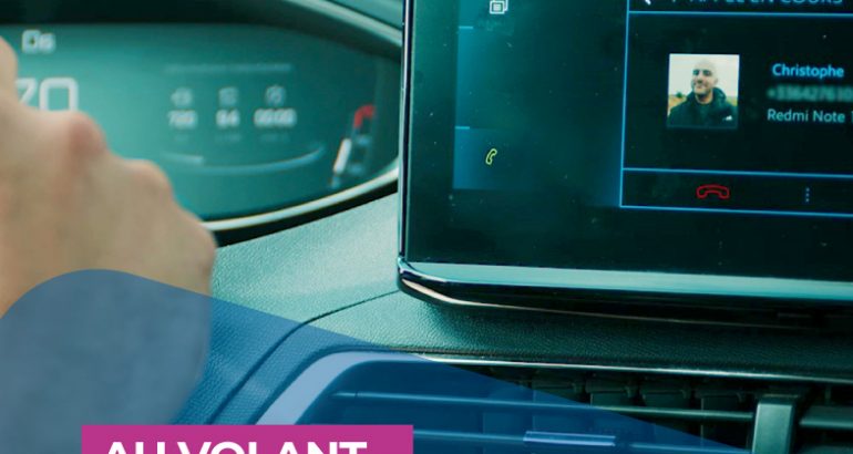 Au volant, le téléphone est dangereux, même avec un kit mains libres